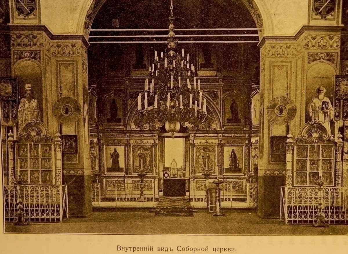 Внутрішній вигляд Соборної церкви. https://hghstories.com/ua/st-dmitr-church-rjasnoe/