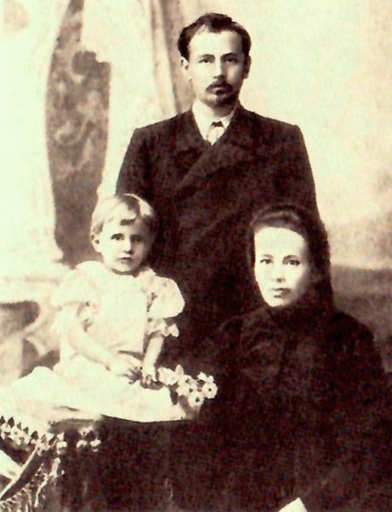  Микола Леонтович з дружиною і донькою