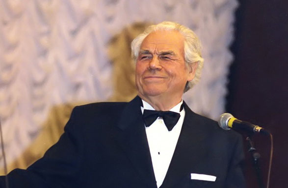 Д. Гнатюк, 2005 // https://ua.korrespondent.net/showbiz/culture/3676672-pomer-ukrainskyi-opernyi-spivak-dmytro-hnatuik Д. Гнатюк, 2005 // https://ua.korrespondent.net/showbiz/culture/3676672-pomer-ukrainskyi-opernyi-spivak-dmytro-hnatuik