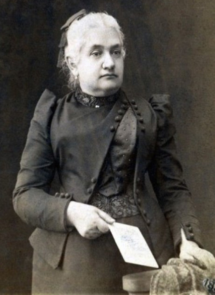 Х.Д. Алчевська. 1892 р. Фото з видання: «Христина Даниловна Алчевская. Полувековой юбилей (1862–1912)» (М., 1912). З бібліотечної колекції ЦДАМЛМ України.– https://nlu.org.ua/vustavki.php?id=1009