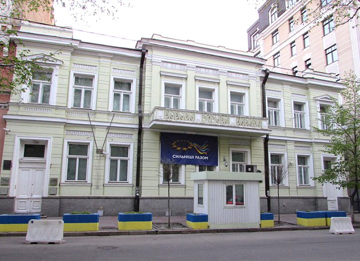 Садиба В. Симиренка в Києві за адресою Десятинна, 9. Зараз тут розташоване посольство Великої Британії (wikipedia.org) Садиба В. Симиренка в Києві за адресою Десятинна, 9. Зараз тут розташоване посольство Великої Британії (wikipedia.org)
