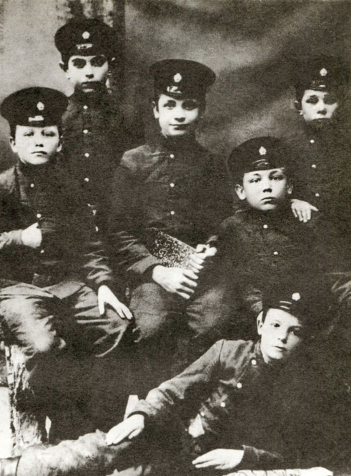 Г. Верьовка серед учасників дитячого хору, другий праворуч // З кн.: Козак С. Григорій Верьовка: біографічна повість.– К., 1981 Г. Верьовка серед учасників дитячого хору, другий праворуч // З кн.: Козак С. Григорій Верьовка: біографічна повість.– К., 1981