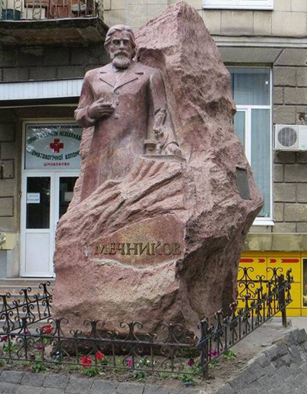 Пам’ятник І.І. Мечникову в Харкові // https://gx.net.ua/history-harkov/tri-samoubijstva-i-odna-duel-priklyucheniya-znamenitogo-harkovchanina.html