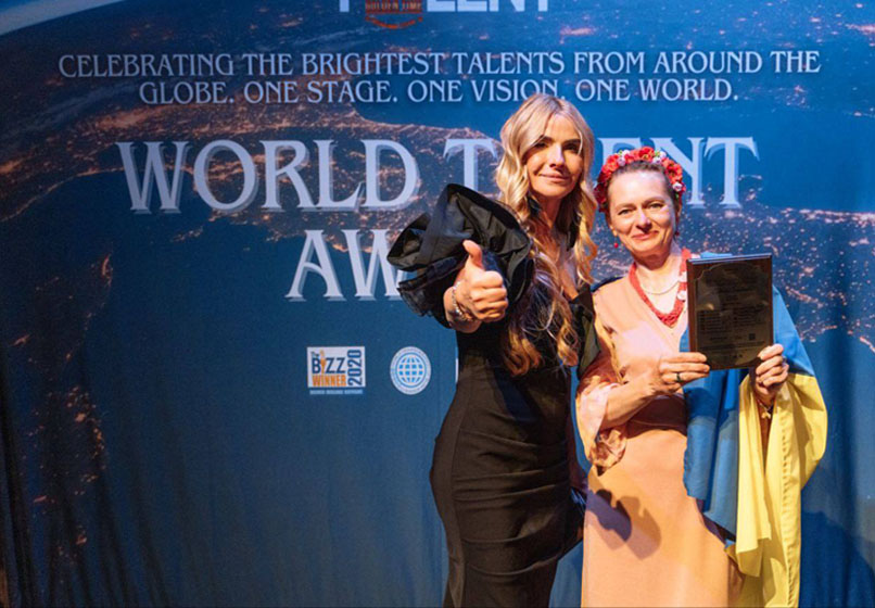 З організаторкою Фестівалю Golden Time Talent Інесою Білла (Inesa Bila) на врученні нагороди у Лондоні, 2025 З організаторкою Фестівалю Golden Time Talent Інесою Білла (Inesa Bila) на врученні нагороди у Лондоні, 2025