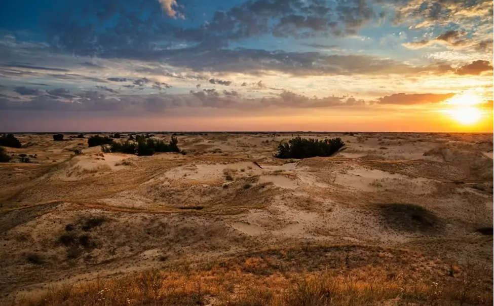 Олешківські піски при заході сонця // https://khers-on.com/ua/tour/kherson-desert/